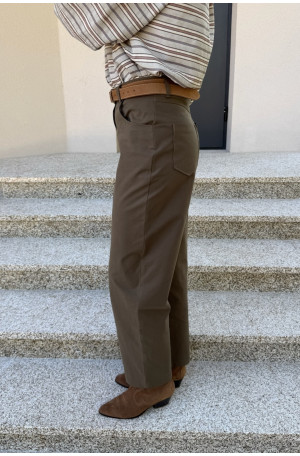 Spodnie Dune Khaki - klasyczny prosty fason o kroju lekko barrel z kieszeniami