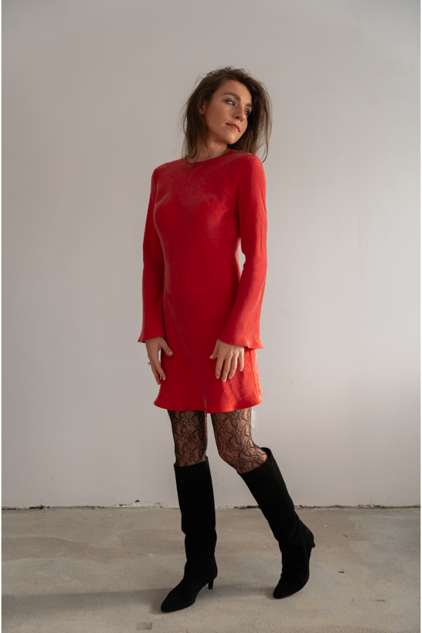 Czerwona sukienka ze skosu mini