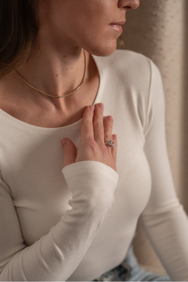 Śmietankowe body z dzianiny wiskozowej