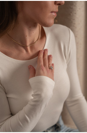 Śmietankowe body z dzianiny wiskozowej