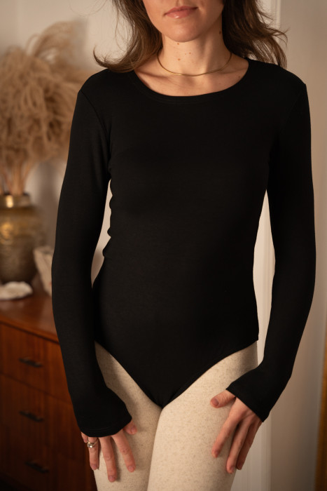 Czarne body z dzianiny wiskozowej