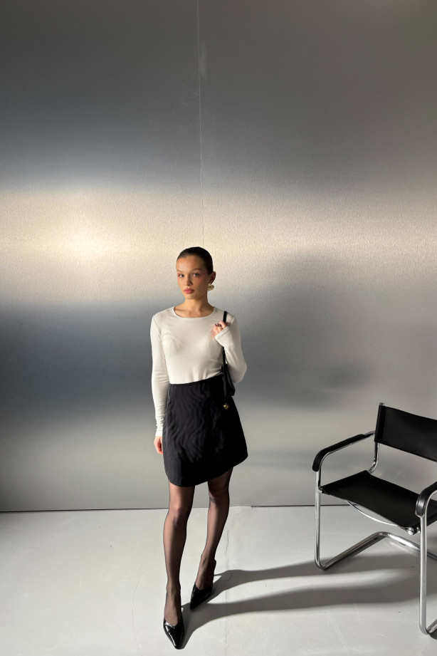 Śmietankowe body z dzianiny wiskozowej