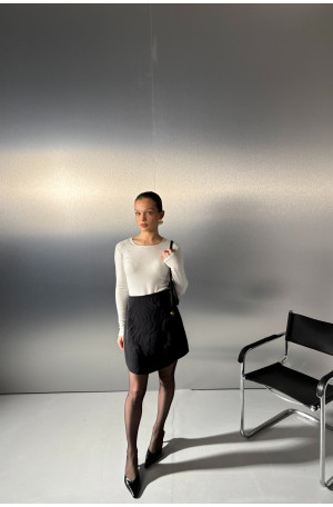 Śmietankowe body z dzianiny wiskozowej