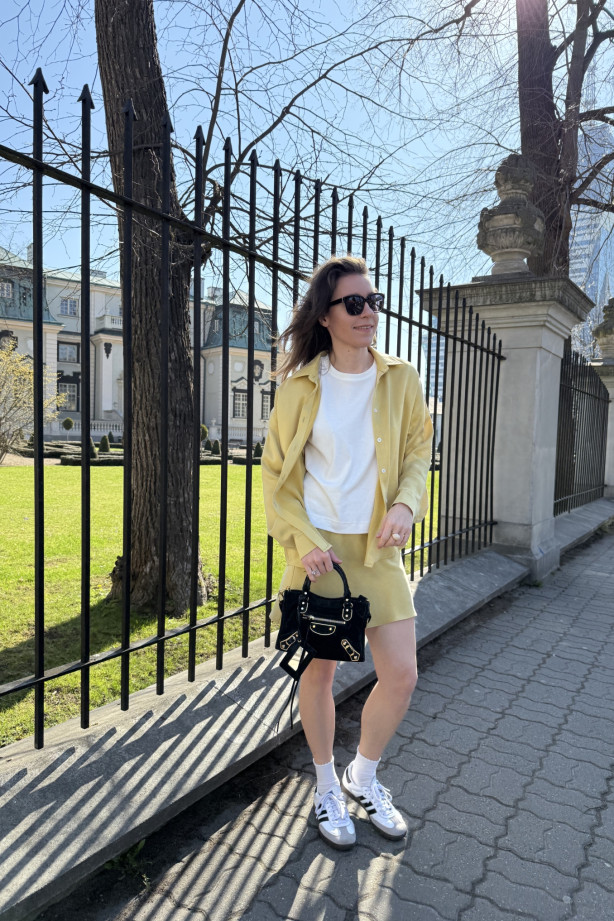 Krótka spódnica ze skosu Flore Golden Straw