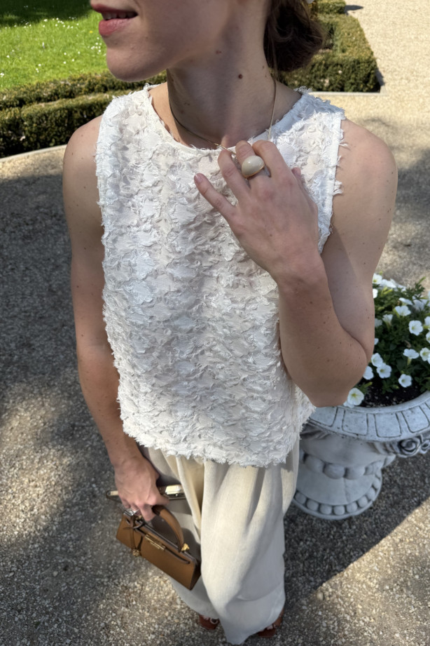 Top na szerokich ramiączkach