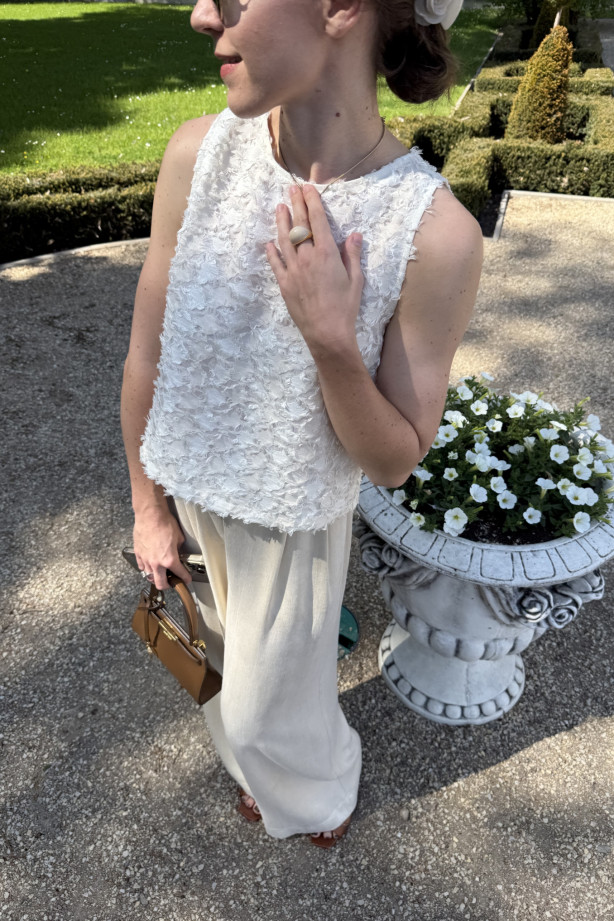 Top na szerokich ramiączkach