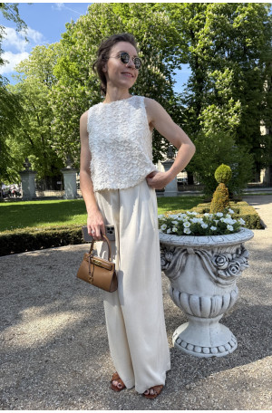 Top na szerokich ramiączkach