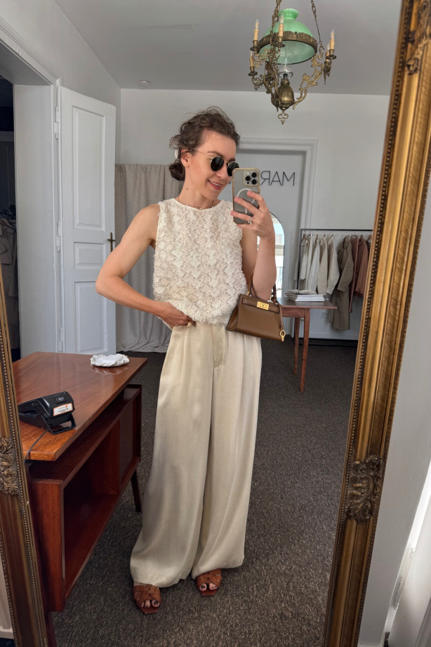 Top na szerokich ramiączkach