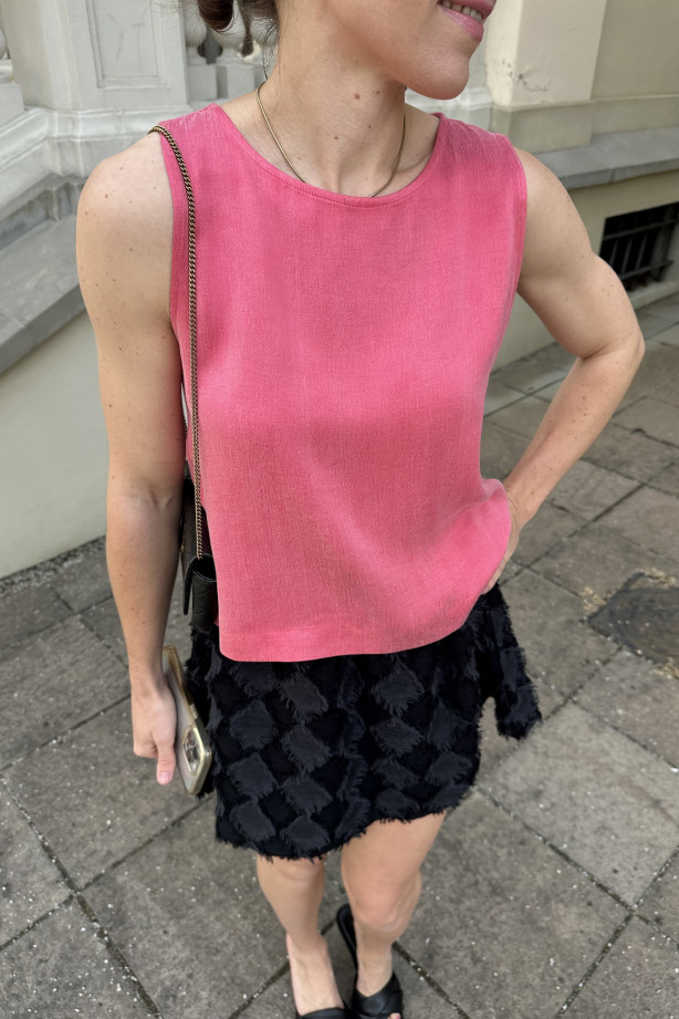 Top na szerokich ramiączkach