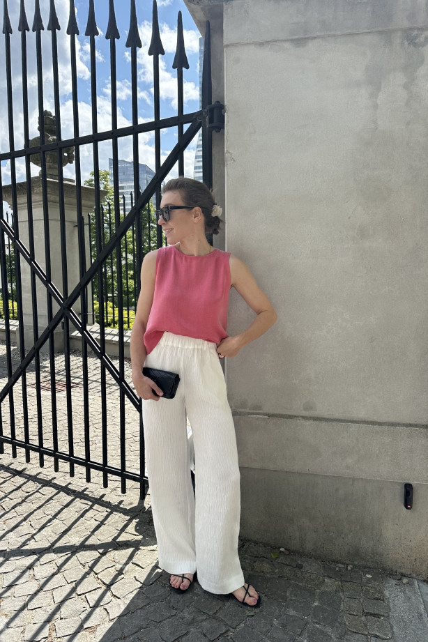 Top na szerokich ramiączkach