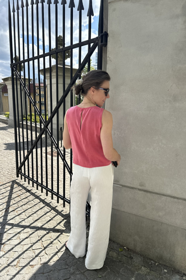 Top na szerokich ramiączkach