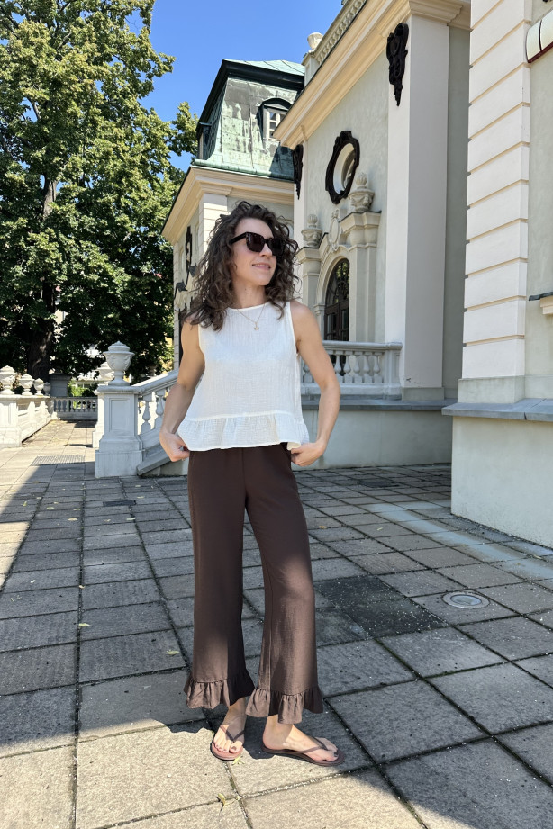 Muślinowa topka Belle – na grubych ramiączkach z baskinką | MARISOL