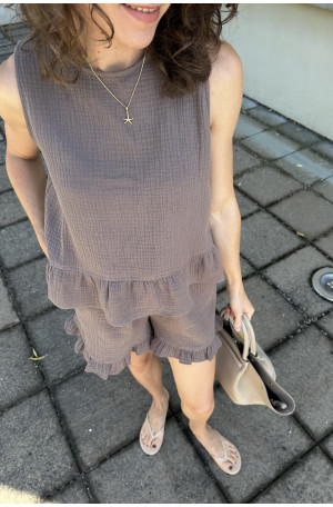 Muślinowa topka Belle – na grubych ramiączkach z baskinką | MARISOL