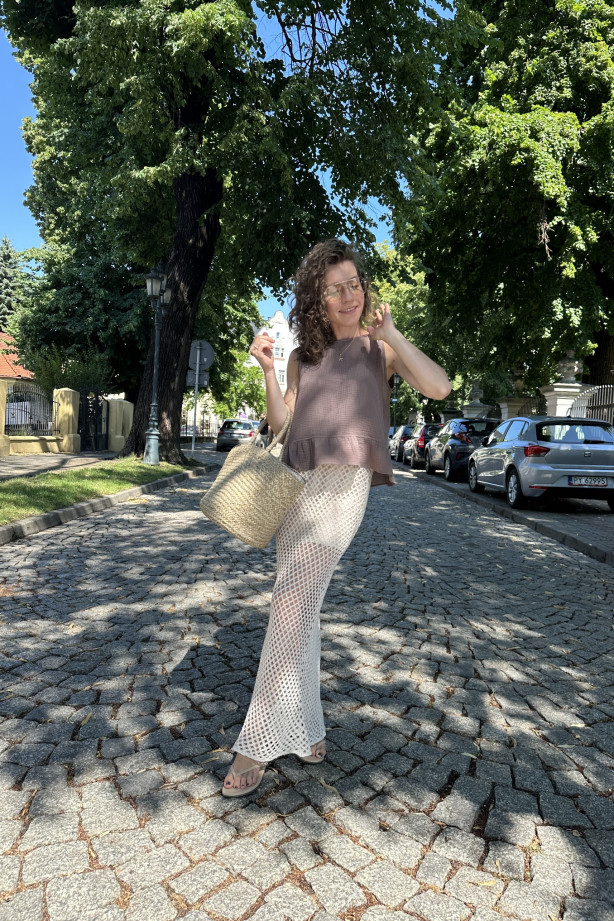 Muślinowa topka Belle – na grubych ramiączkach z baskinką | MARISOL