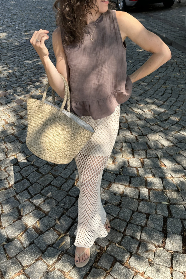 Muślinowa topka Belle – na grubych ramiączkach z baskinką | MARISOL