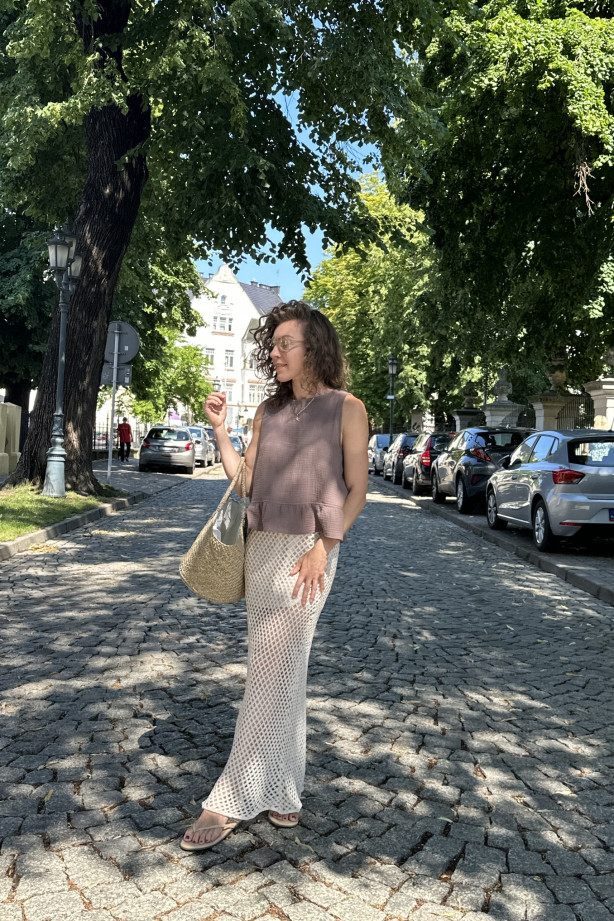 Muślinowa topka Belle – na grubych ramiączkach z baskinką | MARISOL