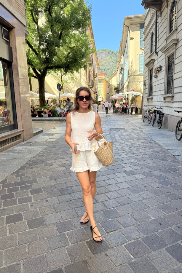 Muślinowa topka Belle – na grubych ramiączkach z baskinką | MARISOL