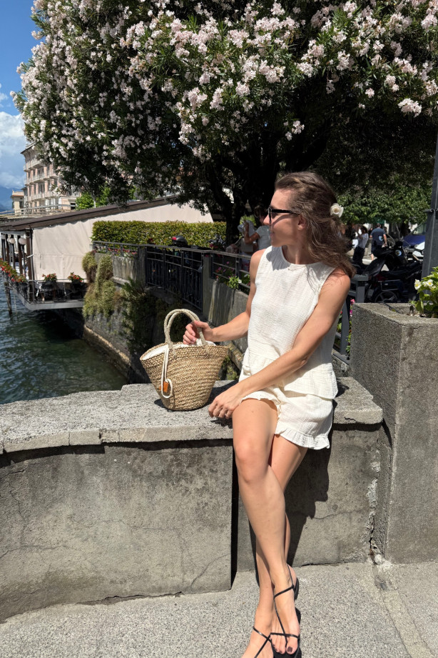 Muślinowa topka Belle – na grubych ramiączkach z baskinką | MARISOL