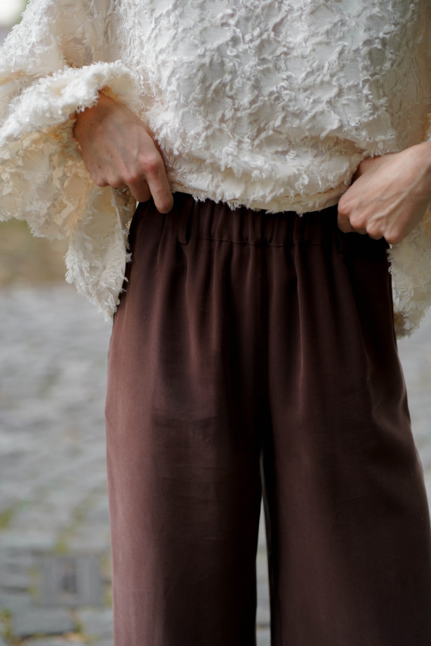 Spodnie damskie z wiskozy – szeroka nogawka, guma w pasie | Marisol