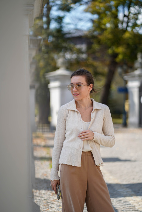 Sweterek beżowy z kołnierzykiem Leonor | Marisol 2