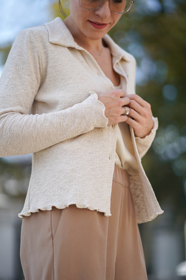 Sweterek beżowy z kołnierzykiem Leonor | Marisol