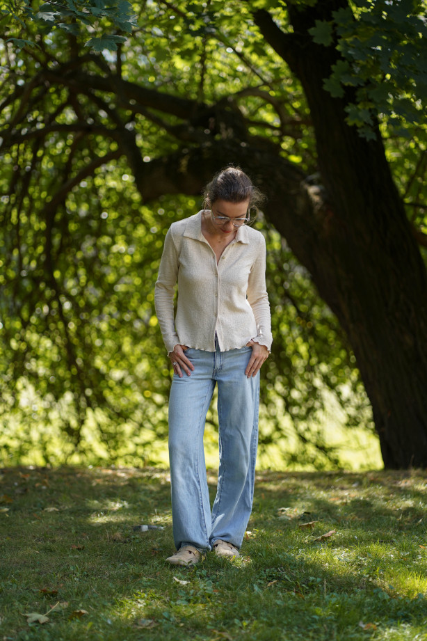 Sweterek beżowy z kołnierzykiem Leonor | Marisol