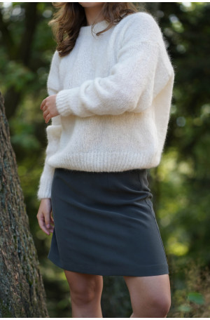 Spódniczka trapezowa przed kolano z zamkiem i szlufkami | MARISOL