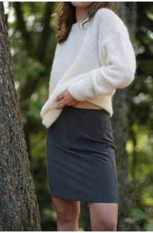 Spódniczka trapezowa przed kolano z zamkiem i szlufkami | MARISOL