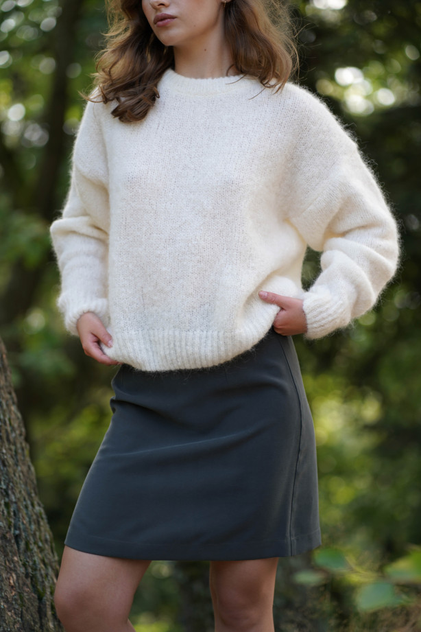 Spódniczka trapezowa przed kolano z zamkiem i szlufkami | MARISOL