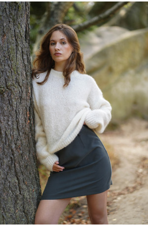 Spódniczka trapezowa przed kolano z zamkiem i szlufkami | MARISOL