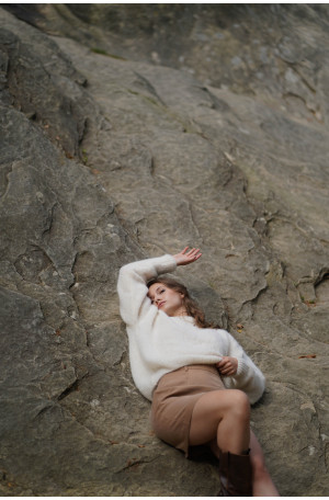 Spódniczka trapezowa przed kolano z zamkiem i szlufkami | MARISOL