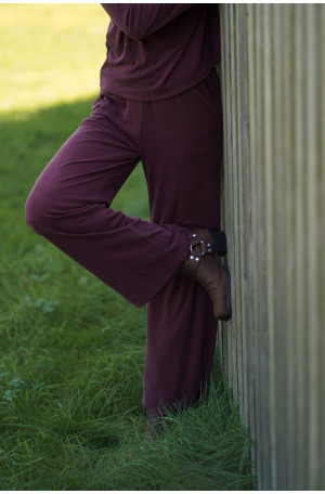 Szerokie bordowe spodnie damskie z wiskozy na gumie | MARISOL