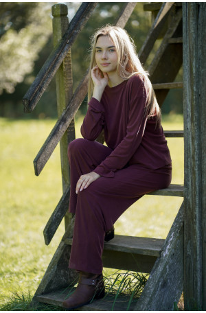 Szerokie bordowe spodnie damskie z wiskozy na gumie | MARISOL