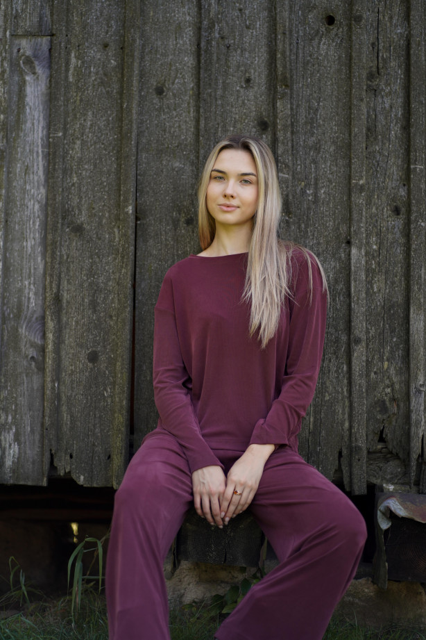 Szerokie bordowe spodnie damskie z wiskozy na gumie | MARISOL