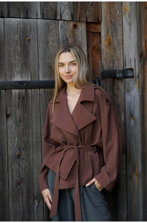 Kurtka Terra Chocolate – krótki trencz w kolorze czekoladowym | Marisol