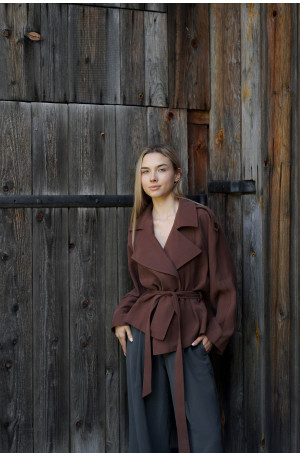 Kurtka Terra Chocolate – krótki trencz w kolorze czekoladowym | Marisol