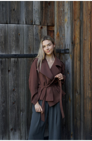 Kurtka Terra Chocolate – krótki trencz w kolorze czekoladowym | Marisol