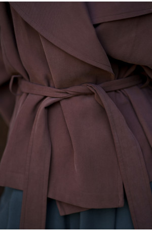 Kurtka Terra Chocolate – krótki trencz w kolorze czekoladowym | Marisol