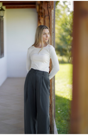 Spodnie Boston – klasyczne spodnie z zakładką i szerszą nogawką | Marisol