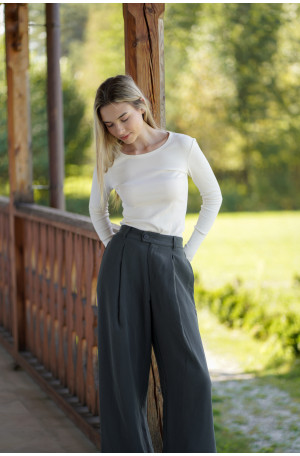 Spodnie Boston – klasyczne spodnie z zakładką i szerszą nogawką | Marisol