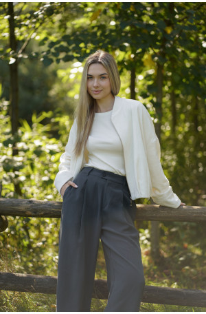 Spodnie Boston – klasyczne spodnie z zakładką i szerszą nogawką | Marisol