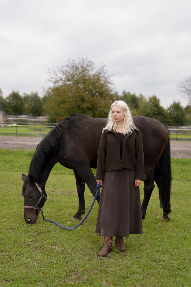 Spódnica Mocha – czekoladowa spódnica midi na gumie | Marisol