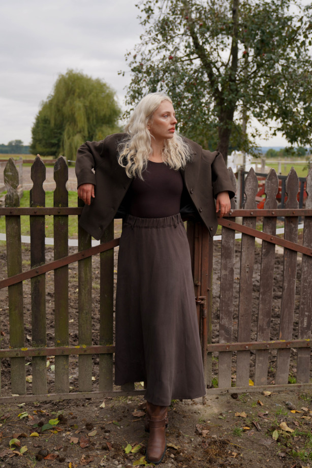 Spódnica Mocha – czekoladowa spódnica midi na gumie | Marisol