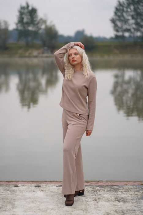 Spodnie z szeroką nogawką – eleganckie, wygodne, polska produkcja | Marisol 2