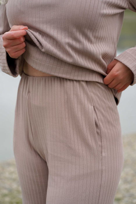 Spodnie z szeroką nogawką – eleganckie, wygodne, polska produkcja | Marisol