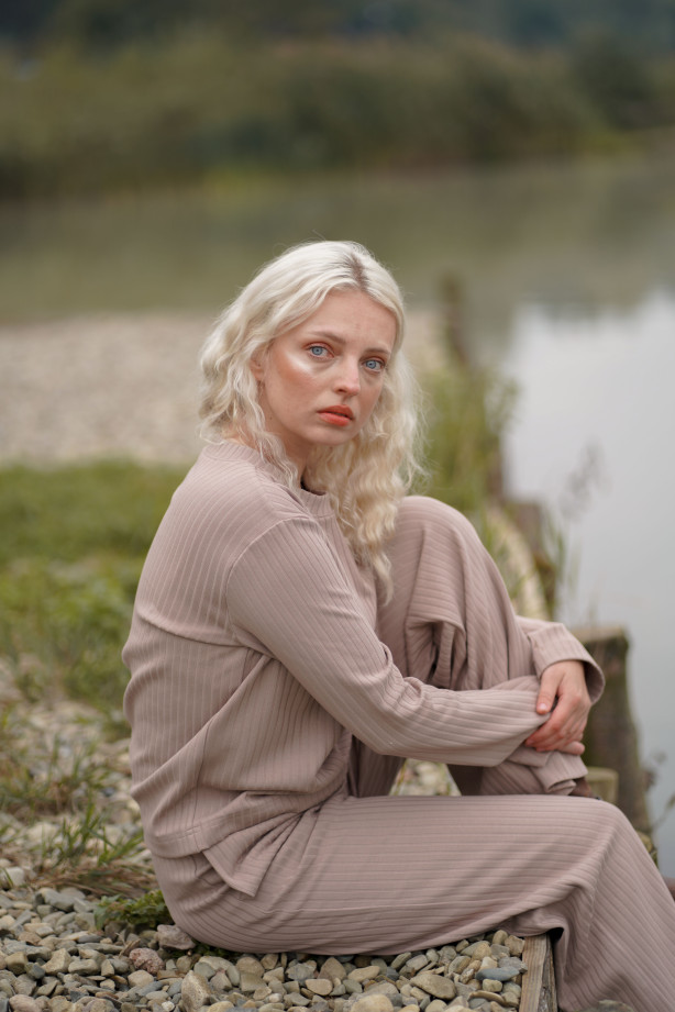 Longsleeve z grubego prążka – klasyczny fason, polska dzianina | Marisol