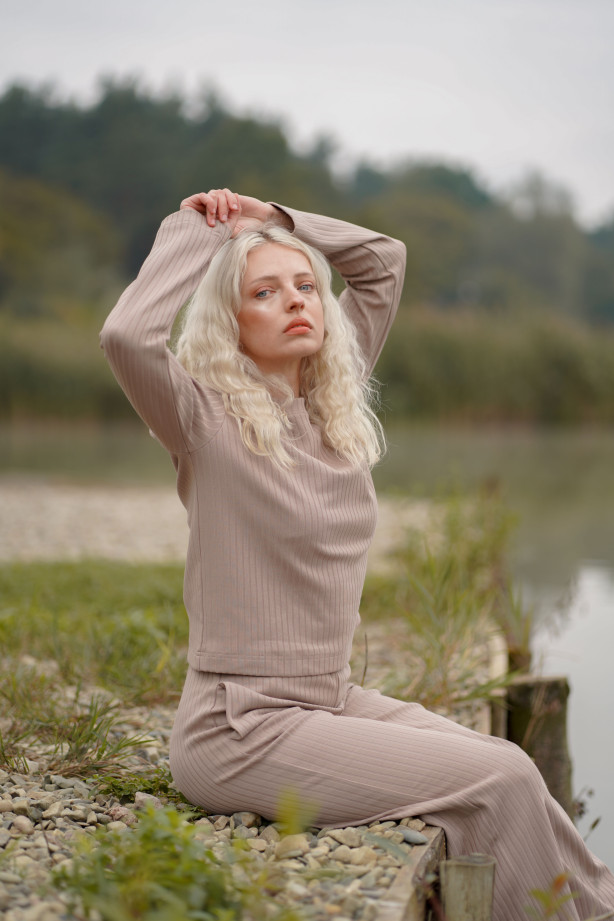 Longsleeve z grubego prążka – klasyczny fason, polska dzianina | Marisol