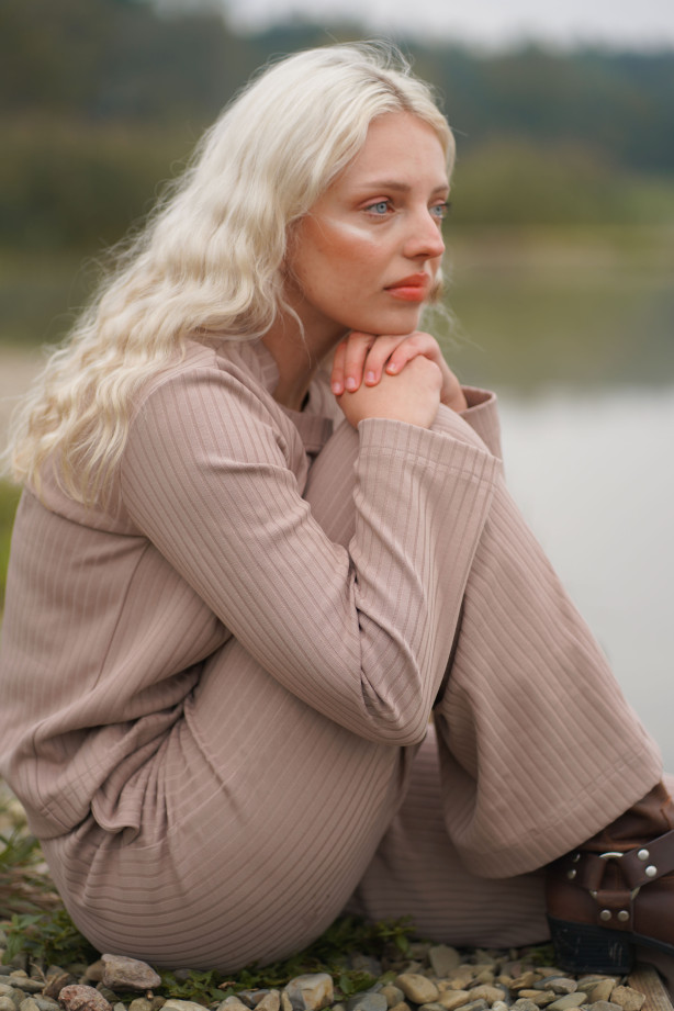 Longsleeve z grubego prążka – klasyczny fason, polska dzianina | Marisol