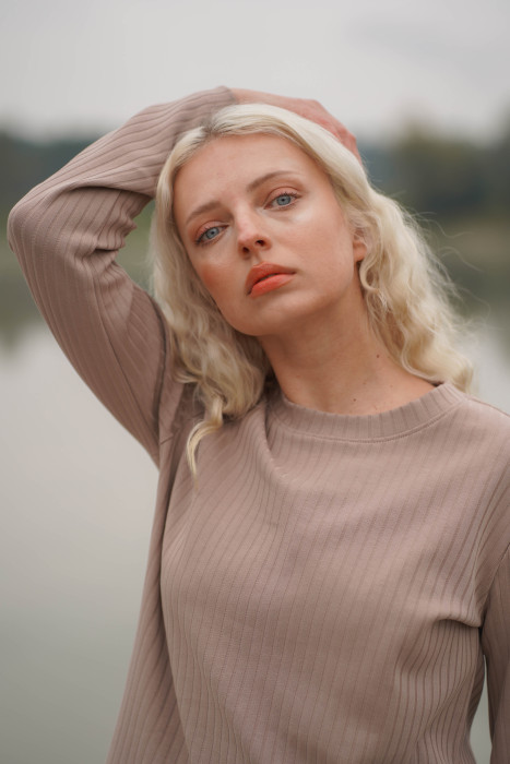 Longsleeve z grubego prążka – klasyczny fason, polska dzianina | Marisol