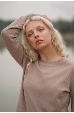 Longsleeve z grubego prążka – klasyczny fason, polska dzianina | Marisol